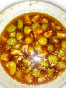 কাঁচা আম ও তেতুলের টক ঝাল মিষ্টি আচার